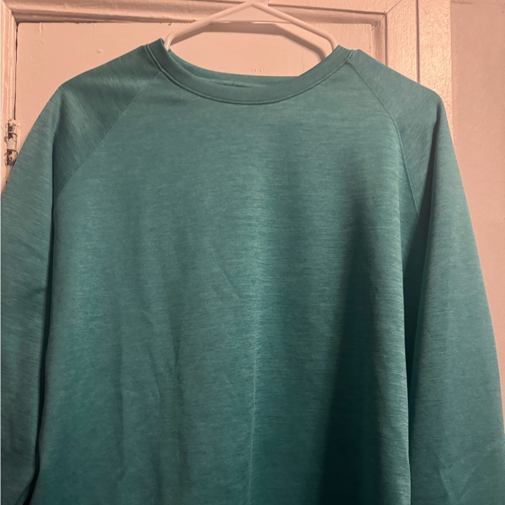 Holderness & Bourne men’s crewneck pullover, color is green. Size is XL